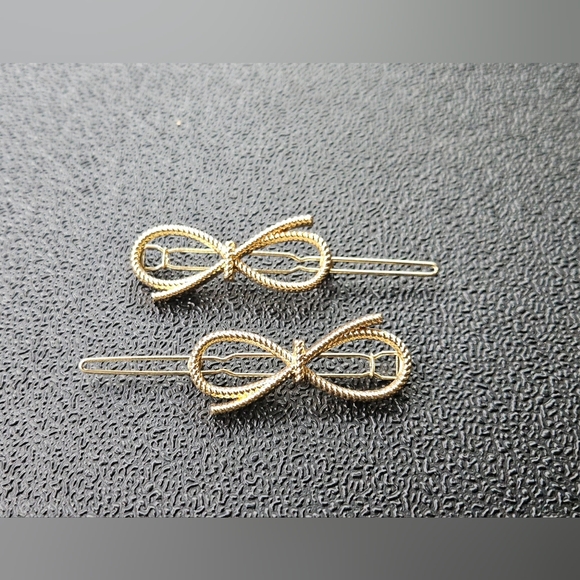Pair of Gold-Toned Wire Bow Hair Clips BNIB - Picture 2 of 5
